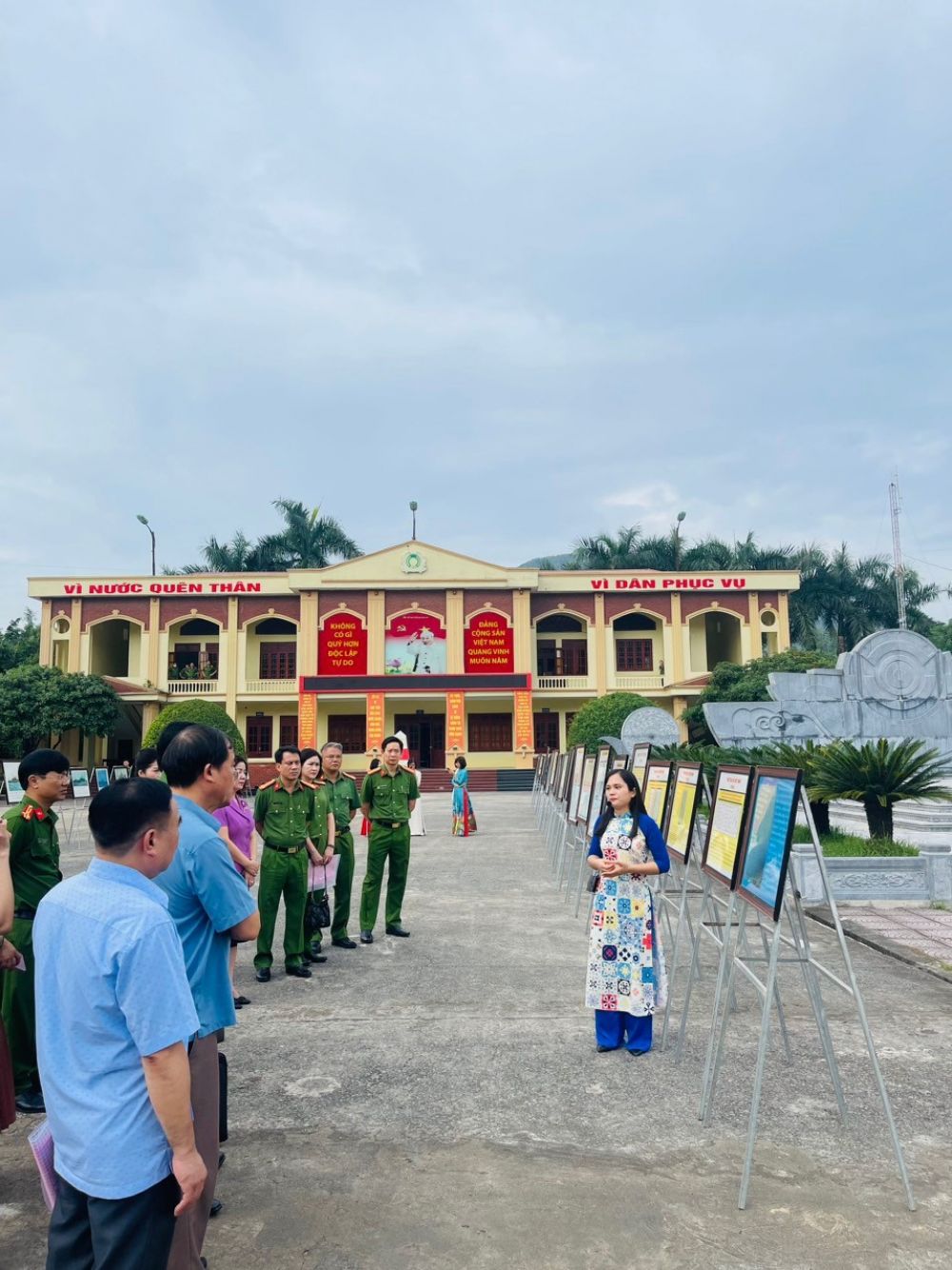 Bảo tàng Ninh Bình và Trại giam Ninh Khánh phối hợp triển lãm bản đồ và trưng bày tư liệu “Hoàng Sa, Trường Sa của Việt Nam - Những bằng chứng lịch sử pháp lý”.