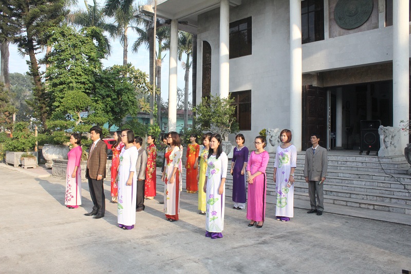 Duy trì sinh hoạt chính trị đầu tuần với nghi thức chào cờ tại Bảo tàng Ninh Bình
