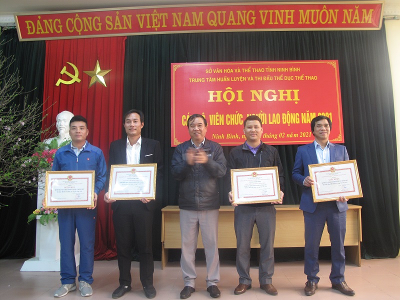 Trung tâm Huấn luyện và Thi đấu TDTT tỉnh Ninh Bình tổ chức Hội nghị cán bộ, viên chức, người lao động năm 2021.