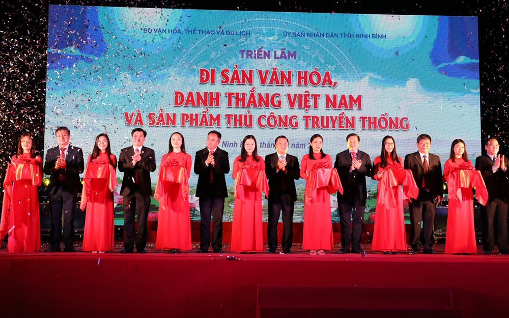 Khai mạc Triển lãm Di sản văn hóa, danh thắng Việt Nam và sản phẩm thủ công truyền thống