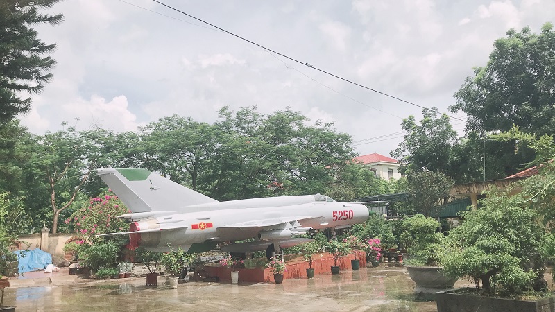 Trưng bày máy bay MIG 21 số hiệu 5250 tại Bảo tàng Ninh Bình