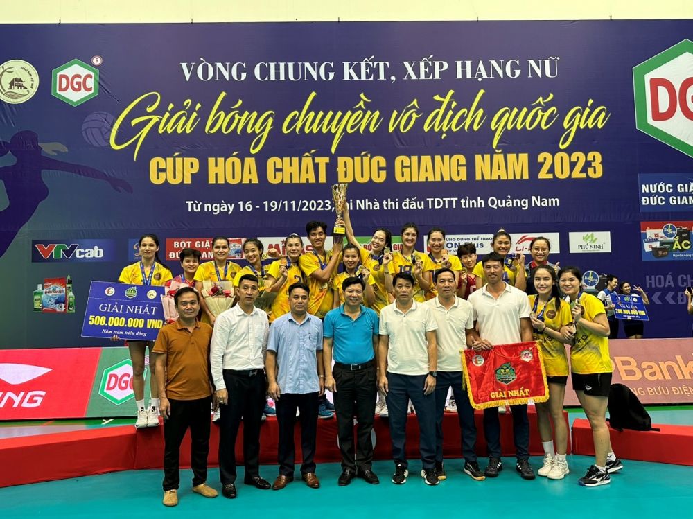 Đội Bóng chuyền nữ Ninh Bình LPBank lên ngôi vô địch tại Vòng chung kết, xếp hạng nữ Giải bóng chuyền vô địch quốc gia Cúp Hóa chất Đức Giang 2023.