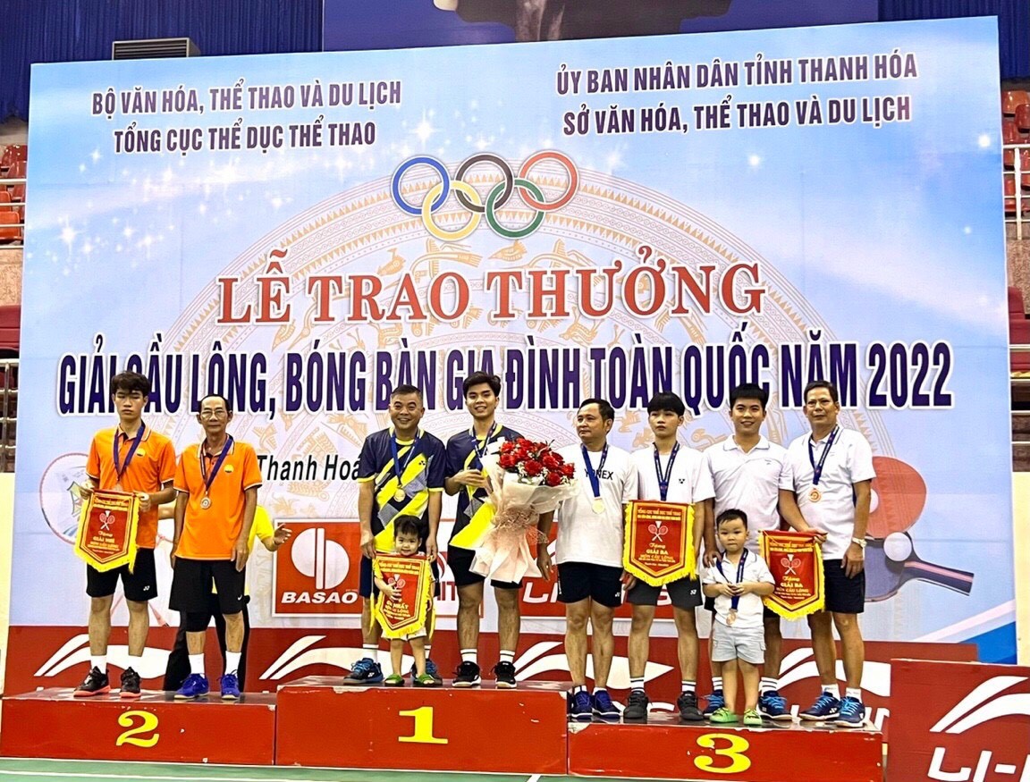 Đoàn vận động viên Cầu lông thuộc Liên đoàn Cầu lông tỉnh Ninh Bình xuất sắc giành 02 huy chương tại Giải Cầu lông, Bóng bàn Gia đình  toàn quốc năm 2022