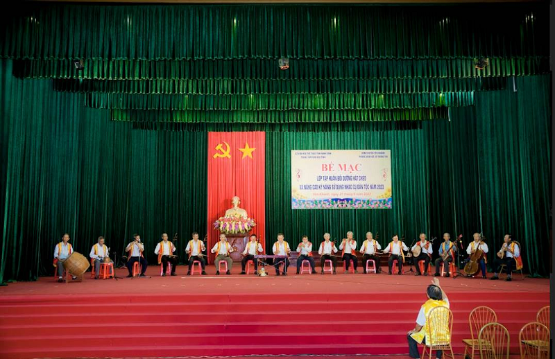 Bế mạc lớp tập huấn bồi dưỡng nghệ thuật hát Chèo và nâng cao kỹ năng sử dụng nhạc cụ dân tộc trên địa bàn huyện Yên Khánh năm 2023.